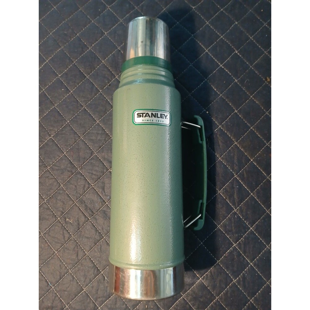 Vintage Stanley Thermos B 06 Vacuum Insulated 1.1 Quart 1 Liter w Stopper n Cup